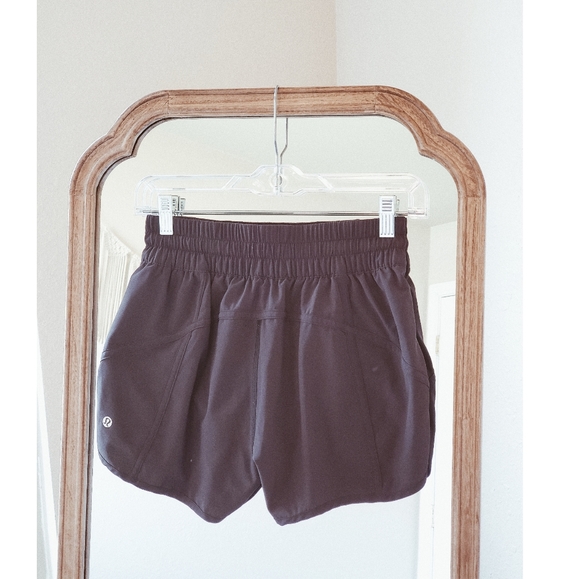 lululemon athletica Pants - LULULEMON Black 4" Inseam Tracker Shorts sz 6